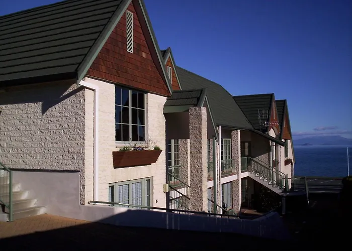 Hotel: Colonial Lodge Motel