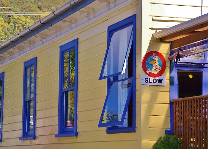 Sequoia Lodge Backpackers