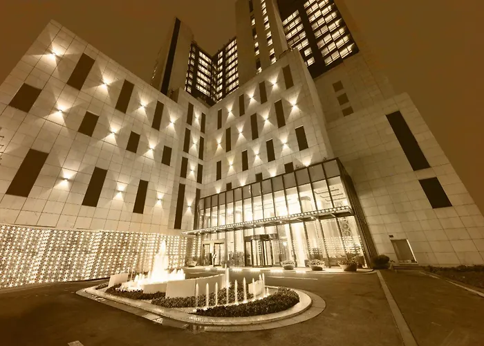 Luxury hotel only: Paramount Gallery Hotel