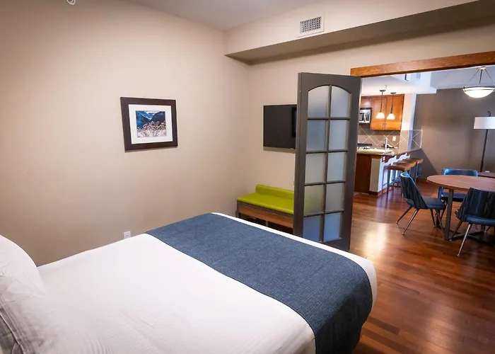 Luxury hotel only: Stoneridge Mountain Resort