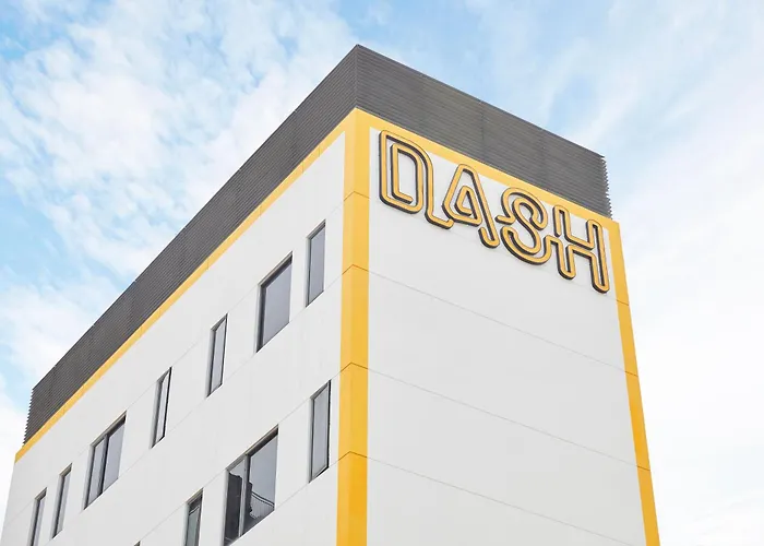 Hotel: Dash Living On Mackenzie