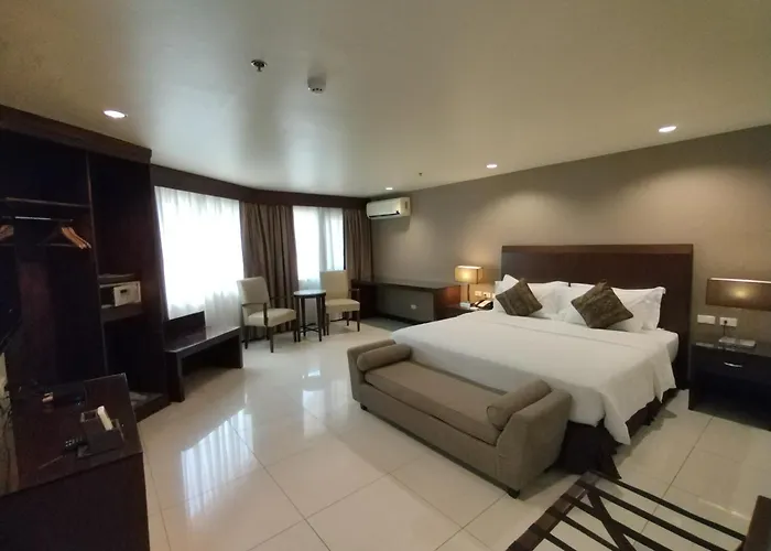 Mandarin Plaza Hotel