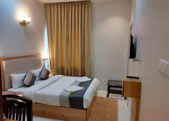 Central hotel: Hvh Kashi Vishwanath - 400 Meters From Kashi Vishwanath Temple & Ganga Aarti Ghat