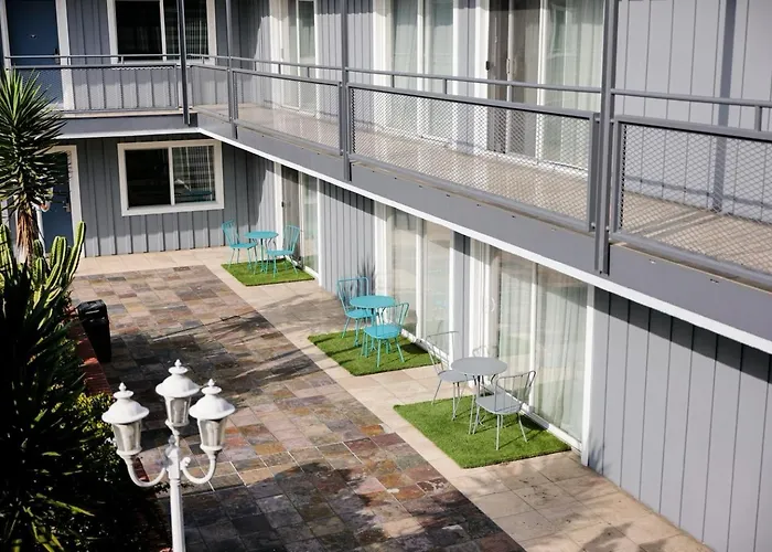 The Live Hotel