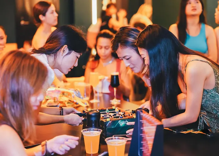 Dayin Youth Hostel - East Nanjing Road & People'S Square & The Bund -Large Social Area -Bar -Cafe -Gym -Free Laundry Luggage Storage -24H Front Desk -English Service