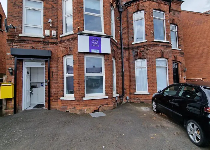 Aunty Katie'S House, Ni Tourist Board Certified & Located On The Main Oldpark Road To Belfast, With Free Continental Breakfast & Free Ultra Fast Sky Internet, Free Sky Sports & Free Sky Cinema, Self-Check In After 10Pm Gmt