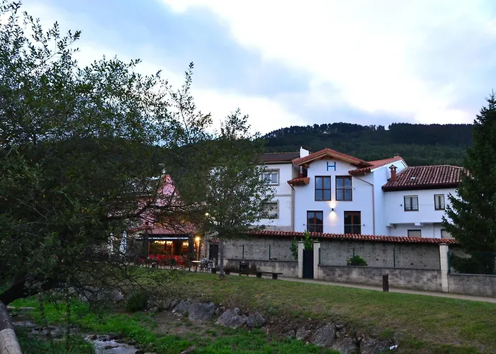 Villa de Salas Alojamientos