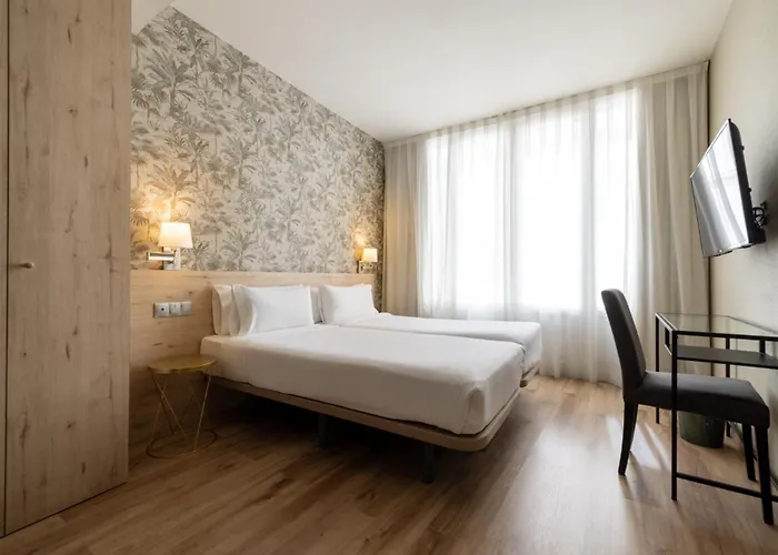 Cheap hotel: Hotel Avenida Gran Via