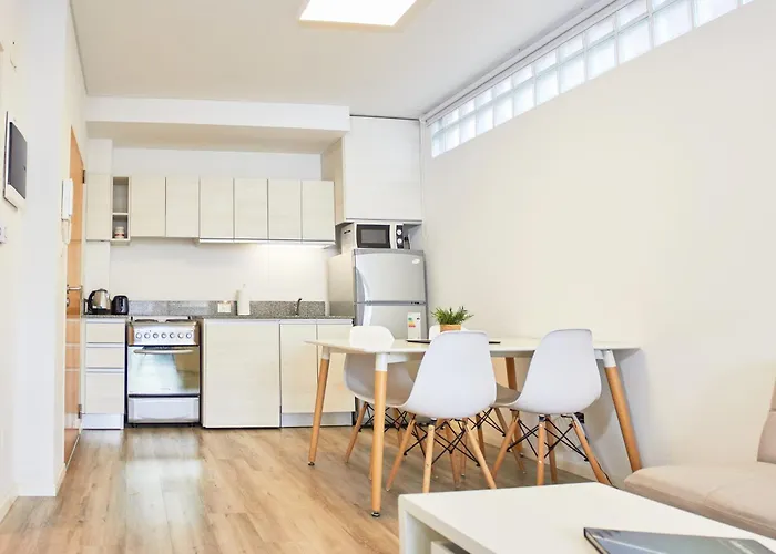 Hotel cerca del colegio: Monroe Suites