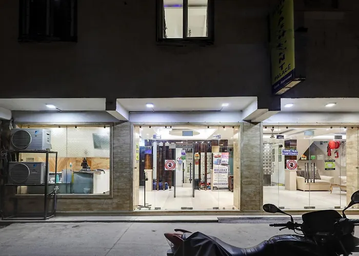 Tashkent Palace - Walk In From New Delhi Station & Metro Station