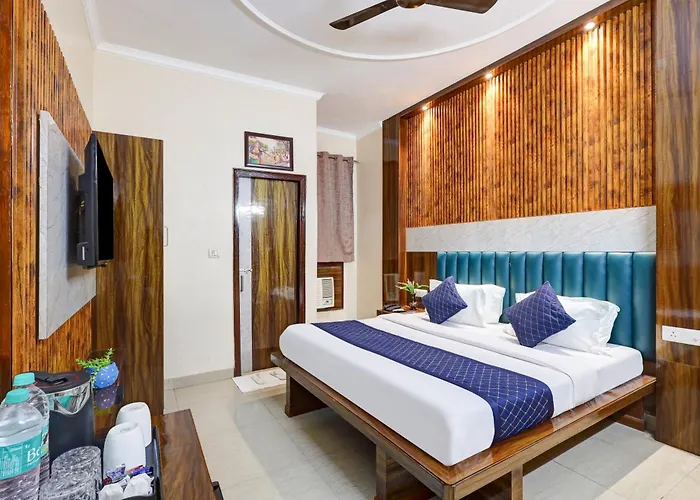 Tashkent Palace - Walk In From New Delhi Station & Metro Station