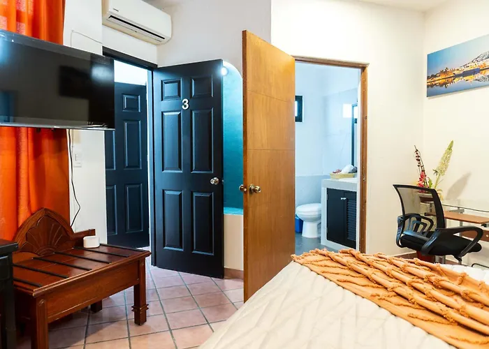 Spacious Room With Ensuite And Work Desk