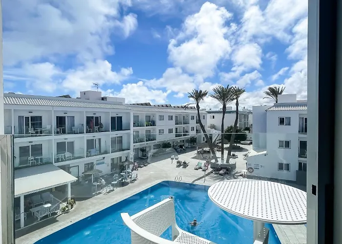 Surfing Colors Hotel&s