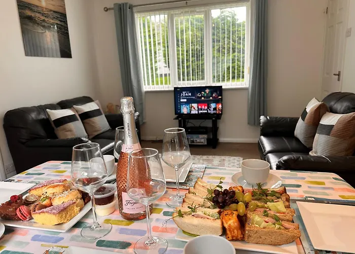 Hotel with Tennis: Seabreeze Lodge, Located Between Penzance & St Ives - A Sanctuary To Relax & Unwind With Activities On The Doorstep For All The Family