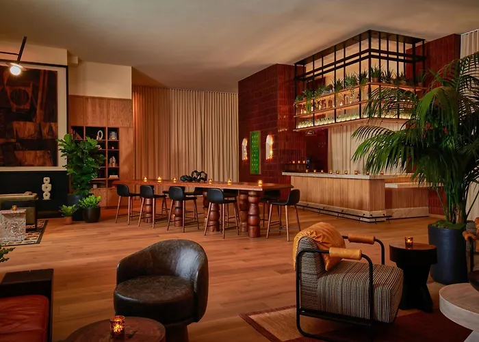 Pet Friendly hotel: Hollywood Volume, A Tribute Portfolio Hotel