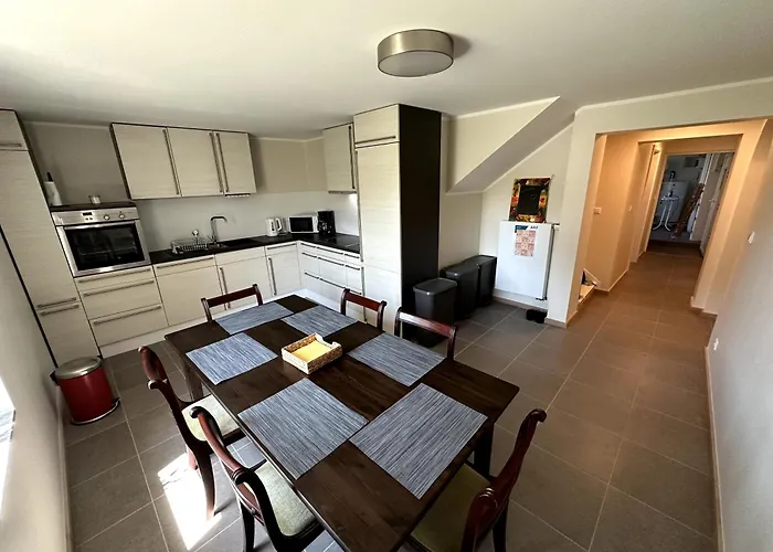 Helfant Luxembourg Deluxe Triple Room 6