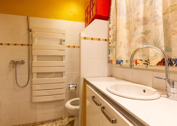-Dorm Hostelworld Camp Backpackers-La Girelle