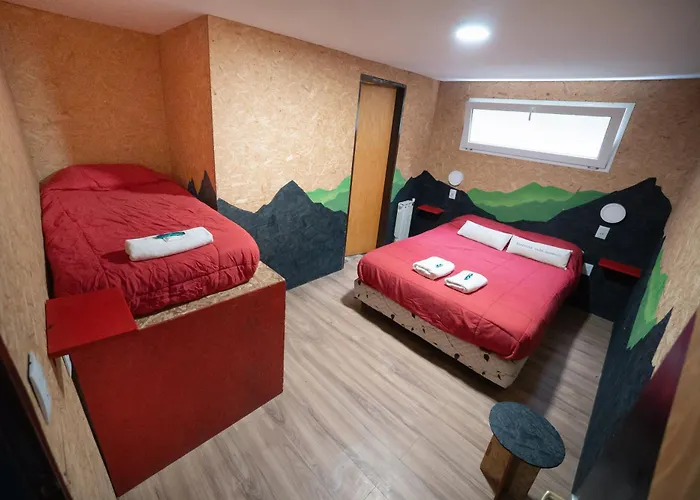 Moving Hostel Travel Bar