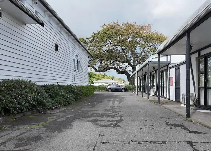 Cheap hotel: Knightsbridge Motor Lodge