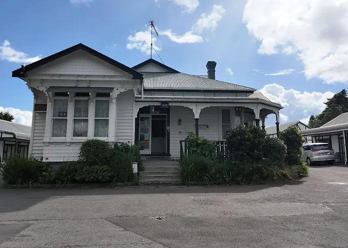 Cheap hotel: Knightsbridge Motor Lodge