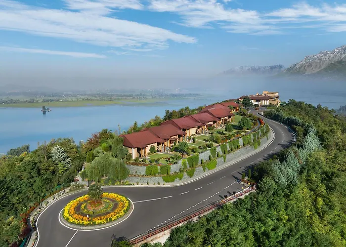Family Hotel: Taj Dal View Srinagar