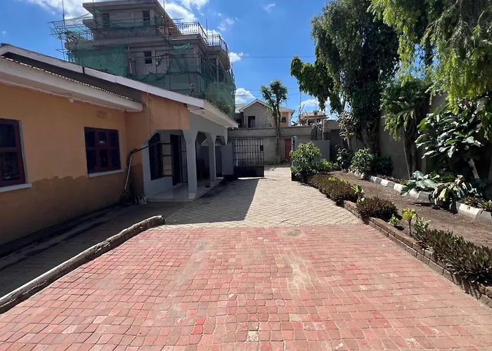 Amani House - Bed And Breakfast