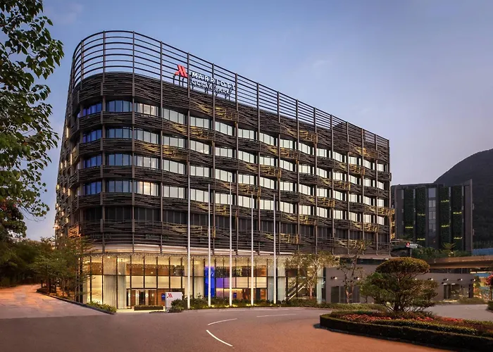 Hotel with Tennis: Hong Kong Ocean Park Marriott Hotel