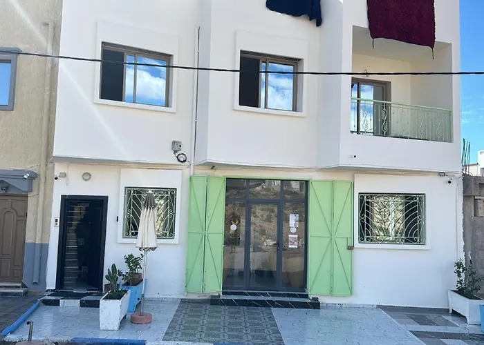 Soraya Guest House Surf Camp & Restaurant
