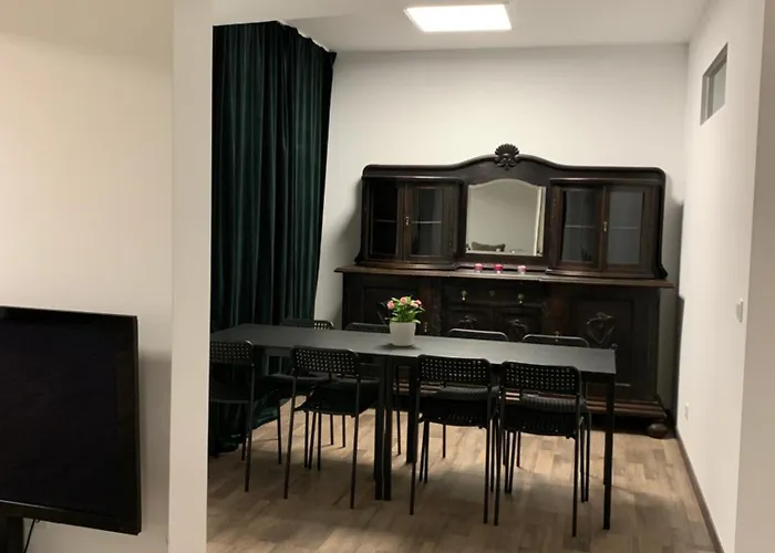 Central Private Rooms In Popular Neighborhood