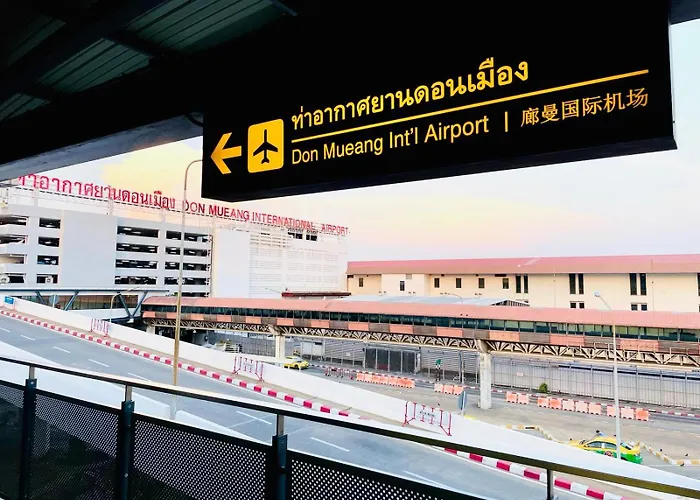 Hotels Close to Airport Luna