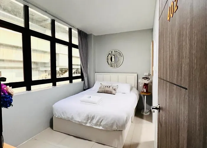 Hotels Close to Airport Luna