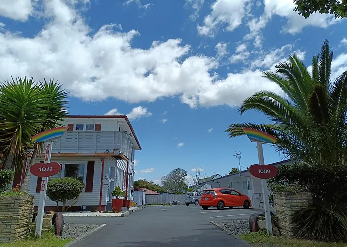 Rainbow Motel & Guest House