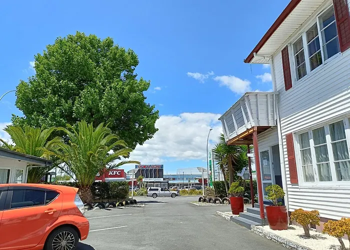 Rainbow Motel & Guest House