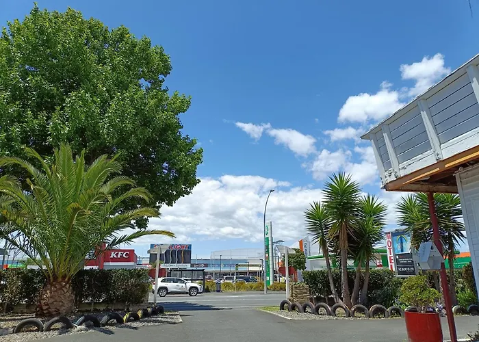 Rainbow Motel & Guest House