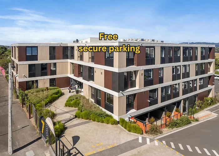 Pet Friendly hotel: Roomie Apartment Hotel