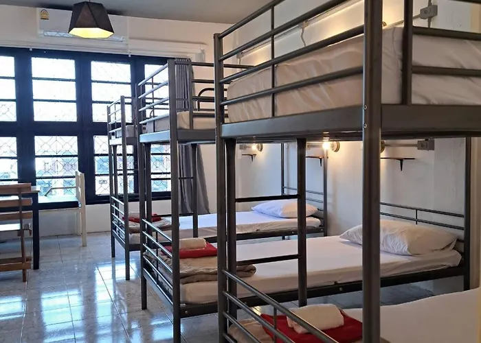 8 Sleeper Street Guesthouse