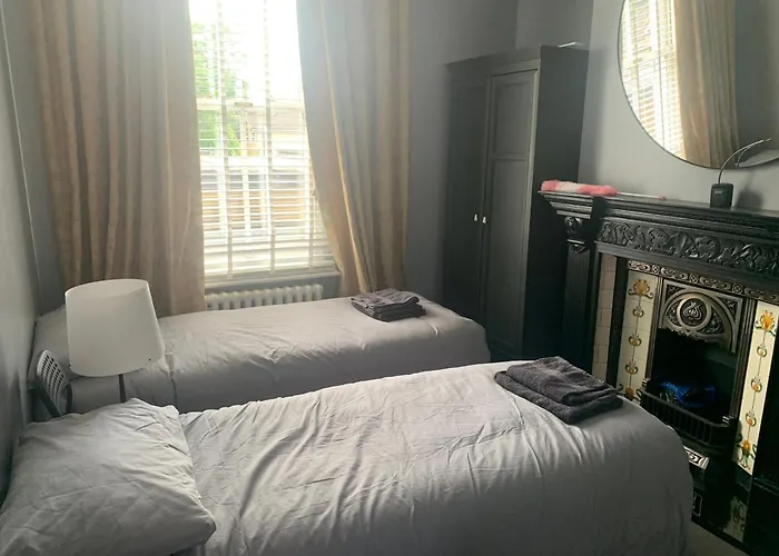 Bumble Bee Lodge