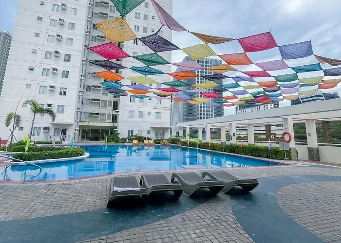 Bed And Pool In Hostel Apartment Avida Towers Cebu It Park