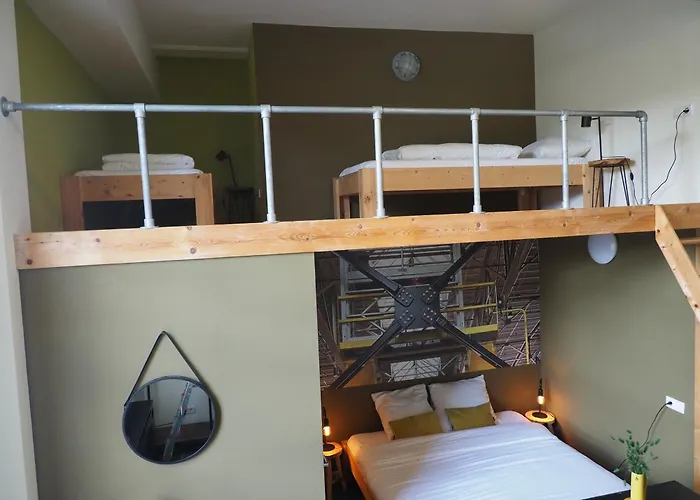 Hostel Roots