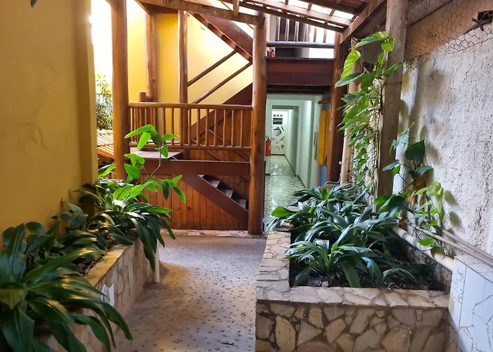 O Pharol Hostel E Pousada