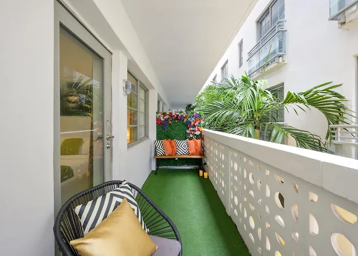 Apartment: Ocean Drive Apartments With Rooftop Pool, South Beach, Miami