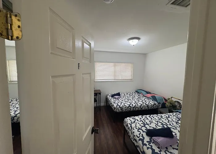 The Disney Hostel - West Fullerton