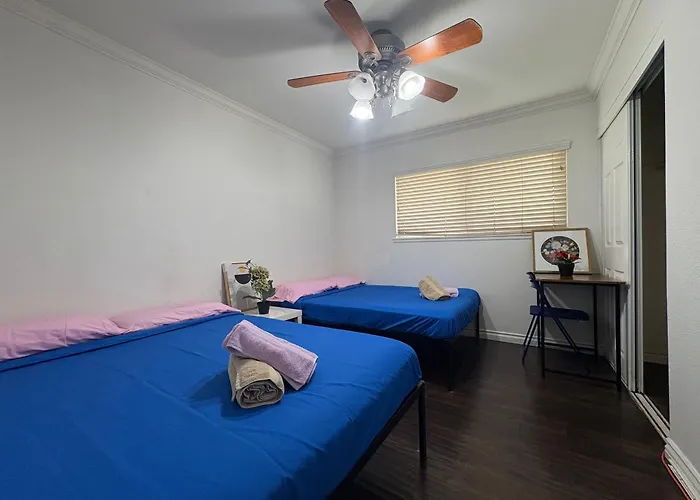 The Disney Hostel - West Fullerton