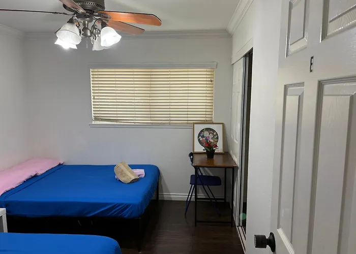 The Disney Hostel - West Fullerton