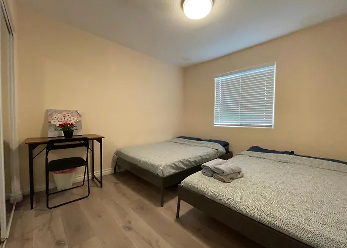 The Disney Hostel - Santa Ana