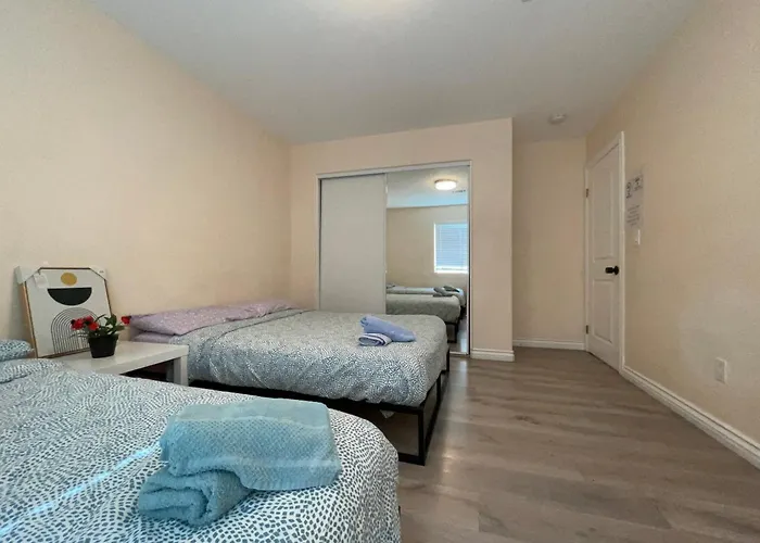 The Disney Hostel - Santa Ana