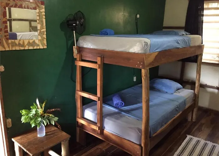 Hostel Clandestino Maderas