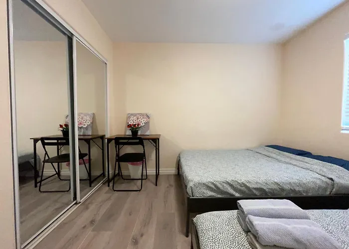The Disney Hostel - Santa Ana - Oc