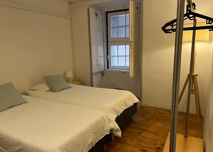 Alface Hall Hostel & Bar