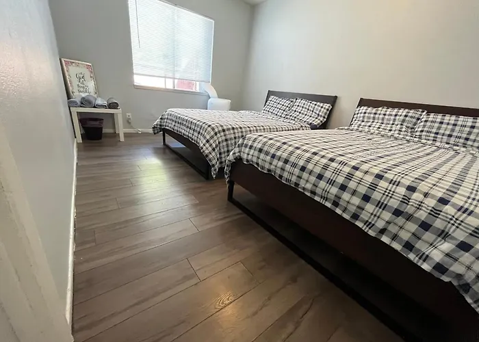 The Disney Hostel - Fullerton - Oc